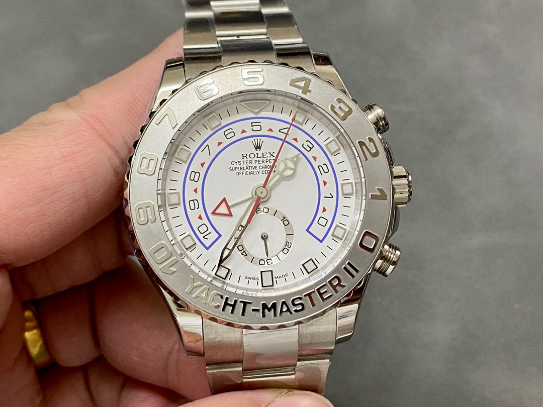 Rolex punta sui beni di grandi fabbriche