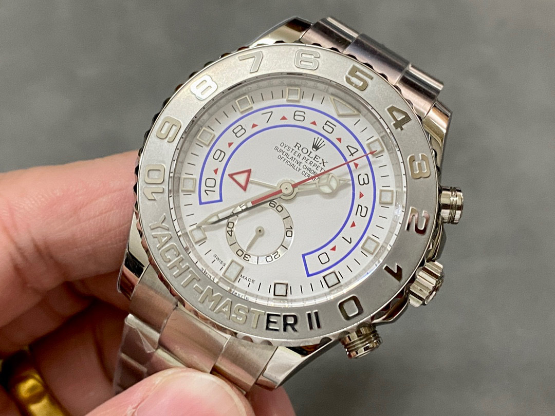 Rolex punta sui beni di grandi fabbriche