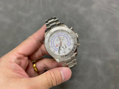 Rolex punta sui beni di grandi fabbriche