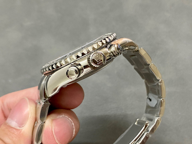 Rolex punta sui beni di grandi fabbriche