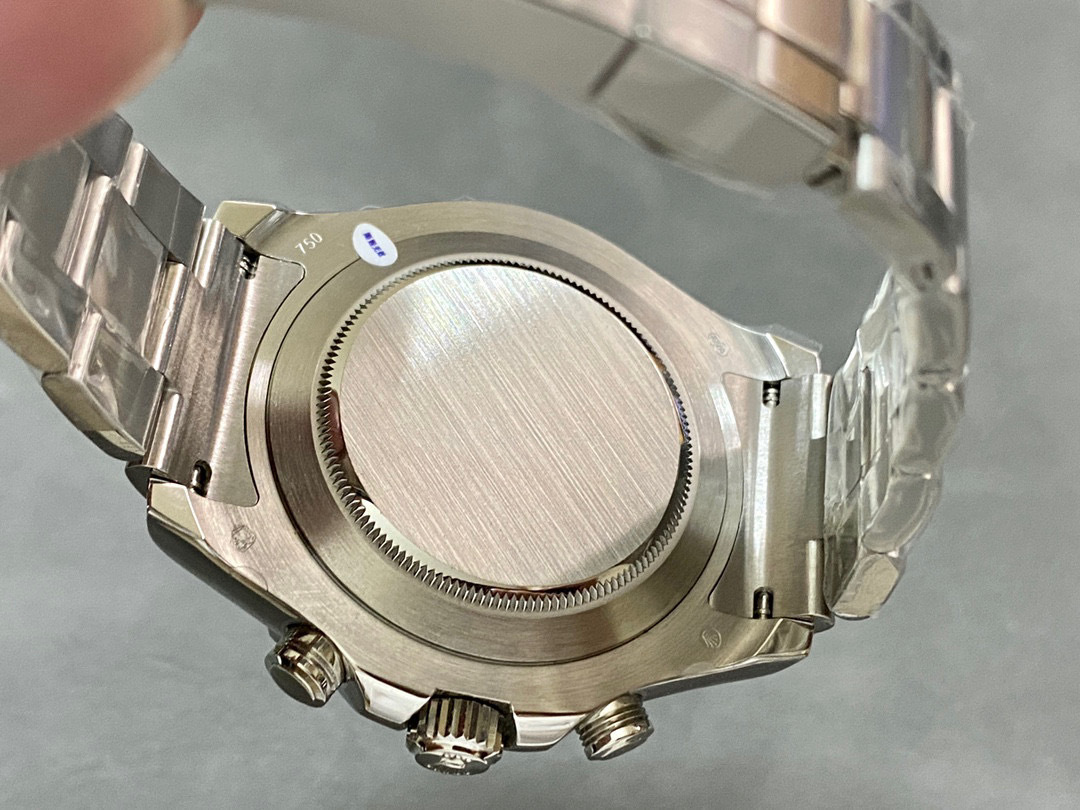 Rolex punta sui beni di grandi fabbriche