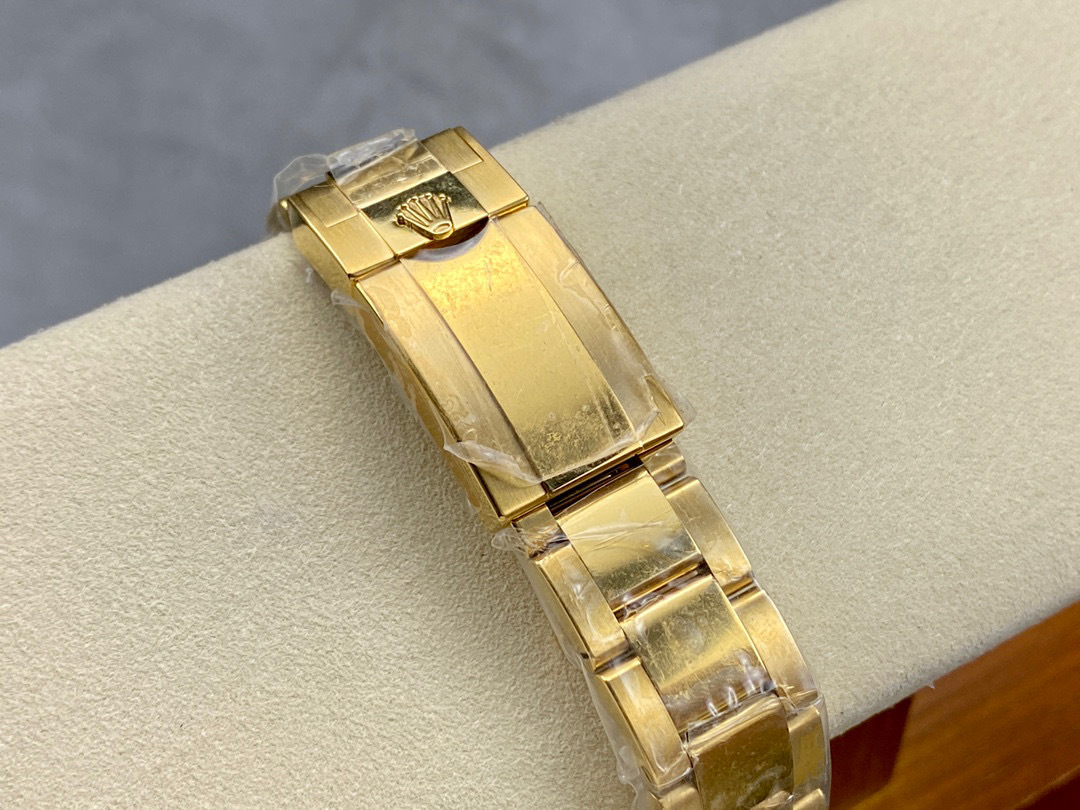 Rolex punta sui beni di grandi fabbriche
