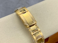 Rolex punta sui beni di grandi fabbriche