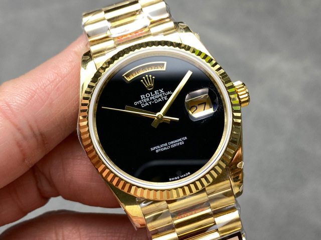 Rolex punta sui beni di grandi fabbriche