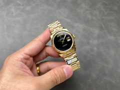 Rolex punta sui beni di grandi fabbriche