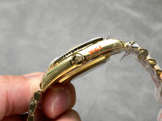 Rolex punta sui beni di grandi fabbriche