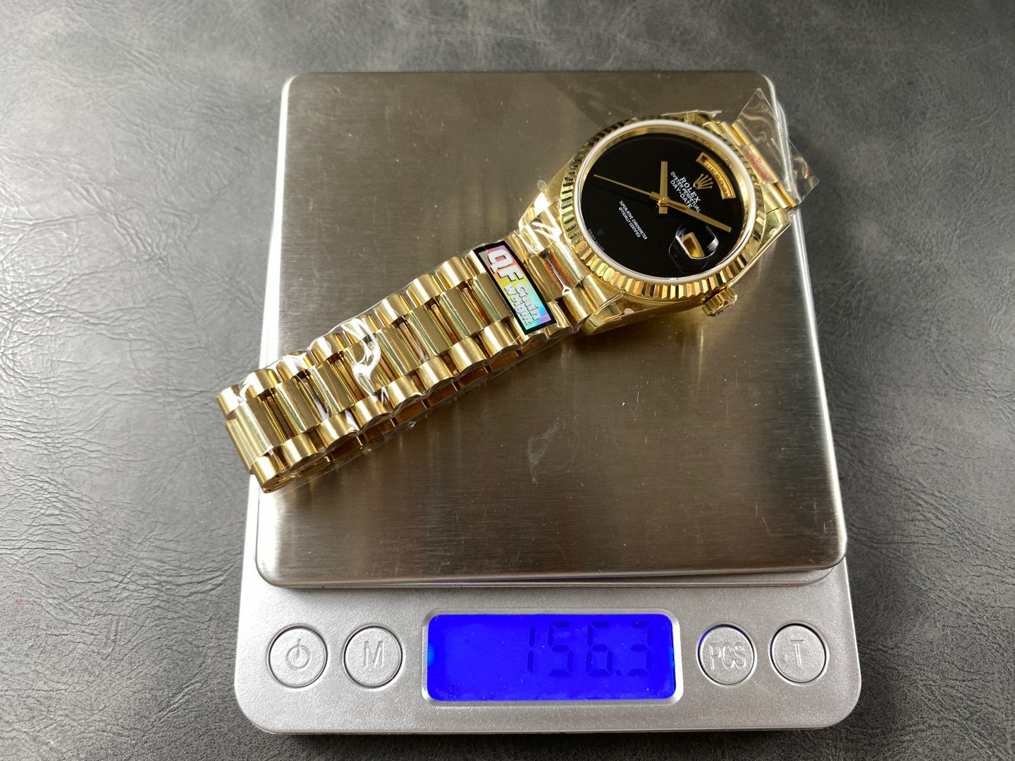 Rolex punta sui beni di grandi fabbriche