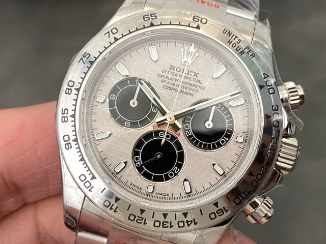 Rolex punta sui beni di grandi fabbriche