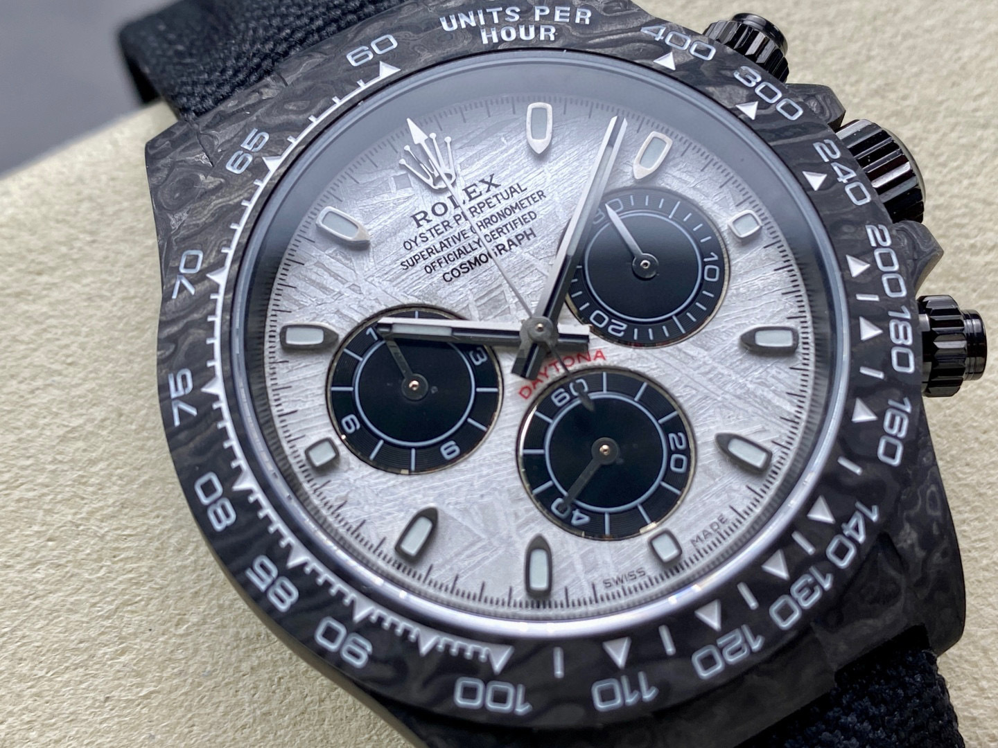 Rolex punta sui beni di grandi fabbriche
