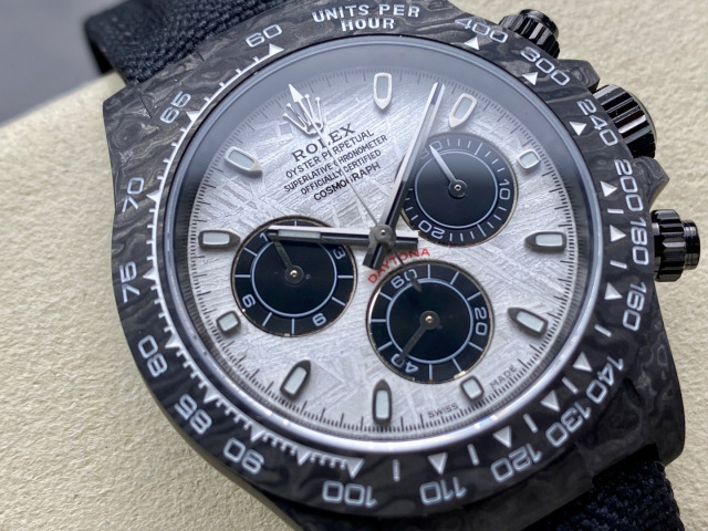 Rolex punta sui beni di grandi fabbriche