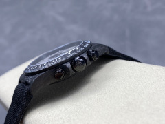 Rolex punta sui beni di grandi fabbriche