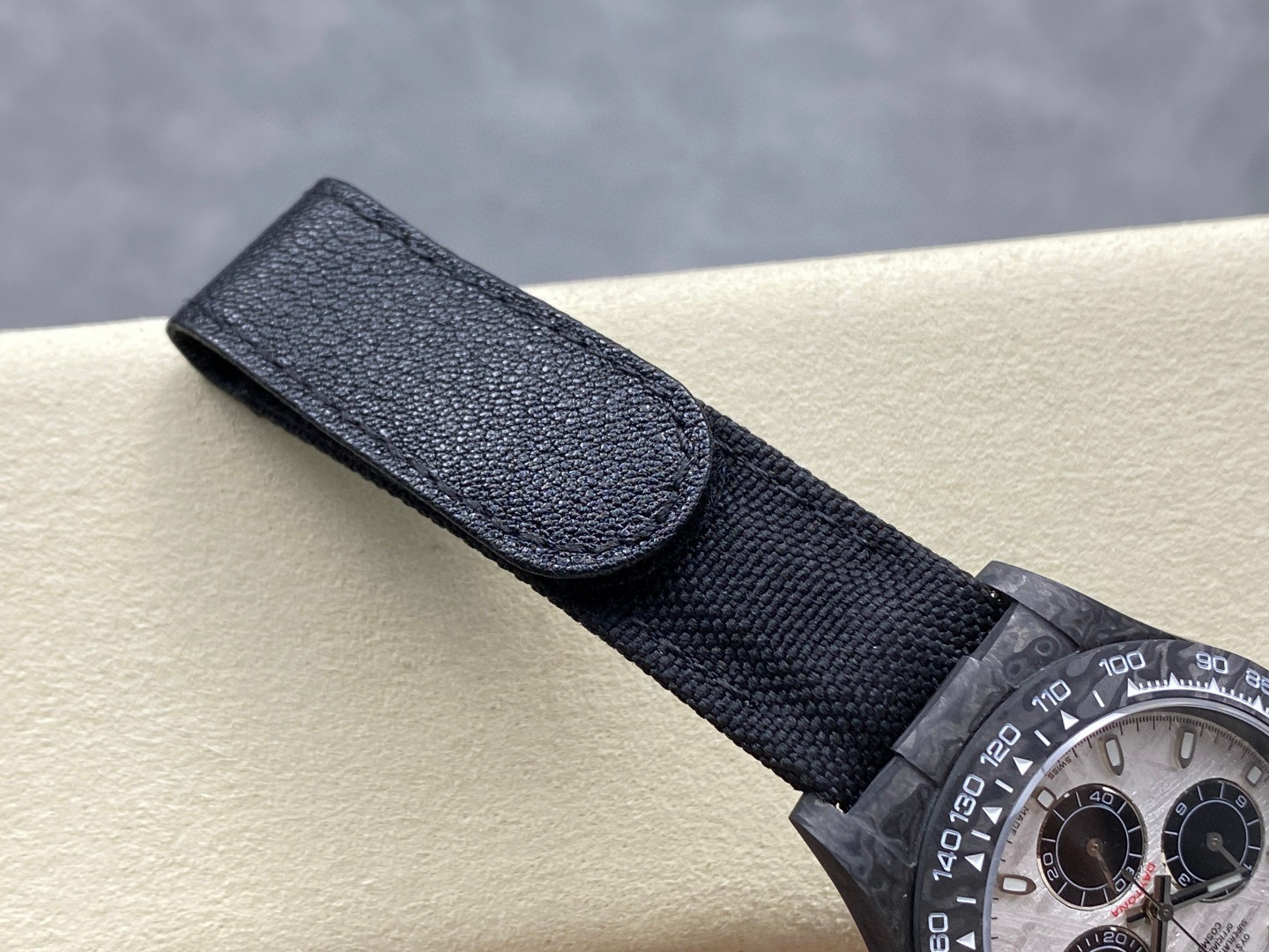 Rolex punta sui beni di grandi fabbriche