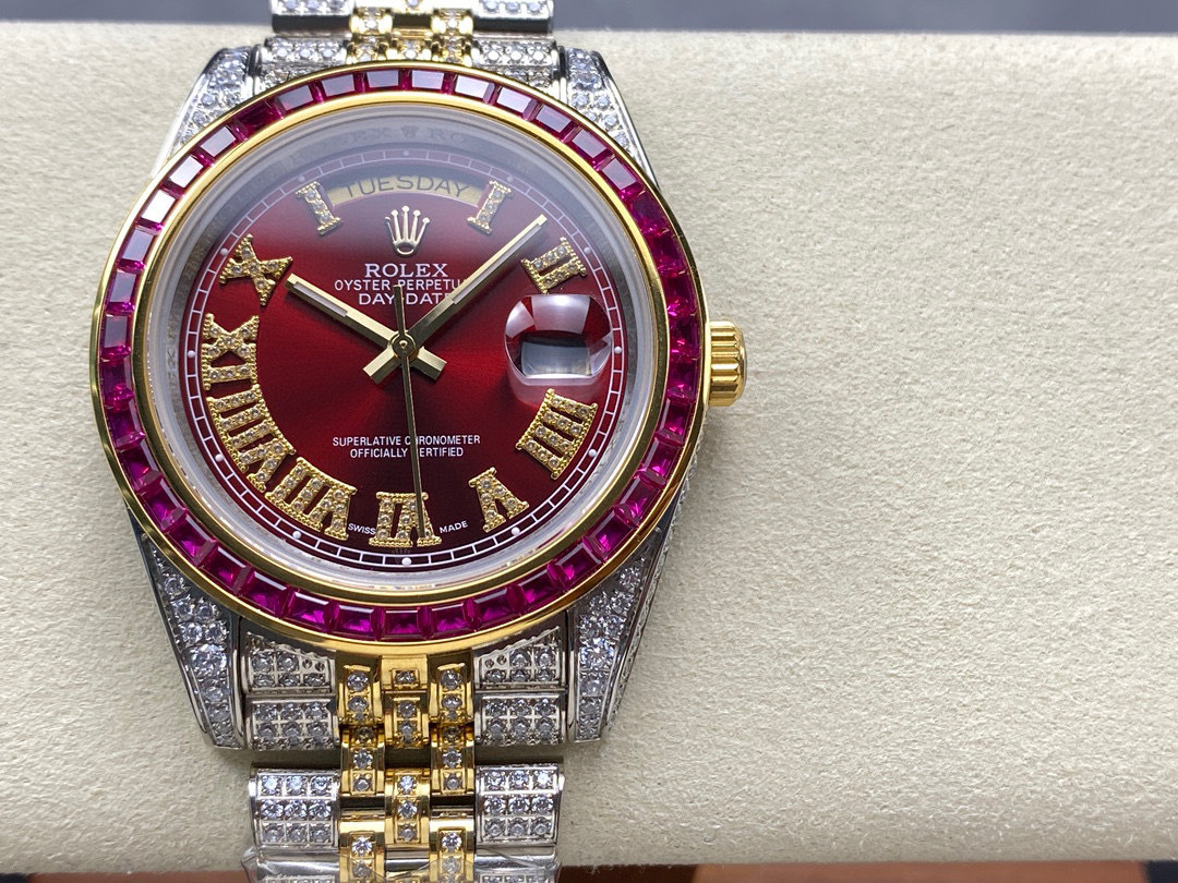 Rolex punta sui beni di grandi fabbriche