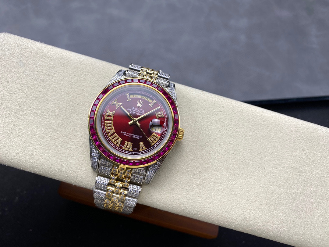 Rolex punta sui beni di grandi fabbriche