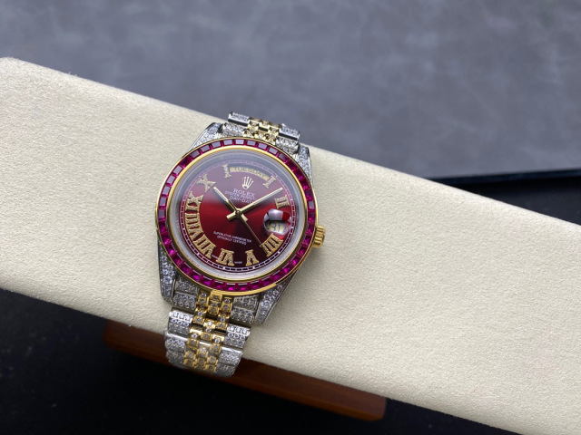 Rolex punta sui beni di grandi fabbriche