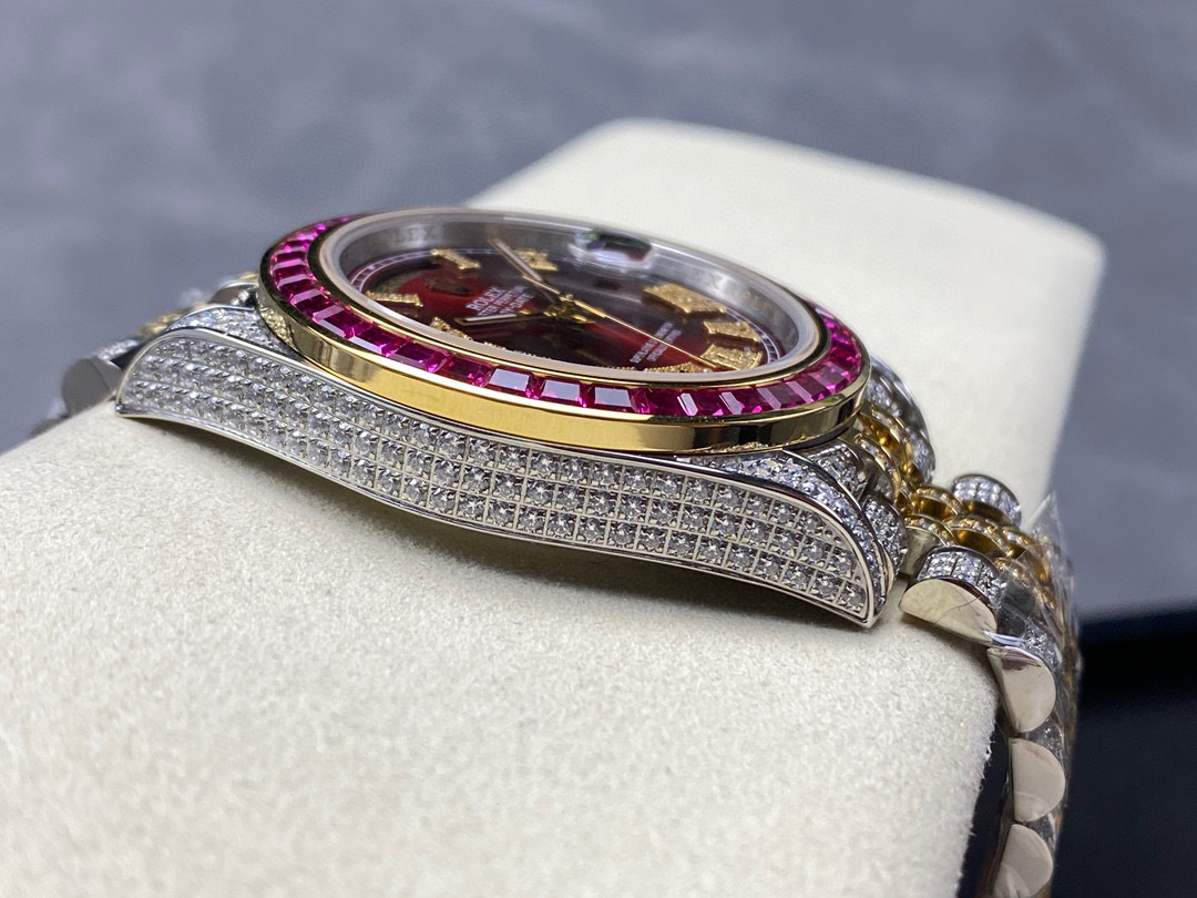 Rolex punta sui beni di grandi fabbriche