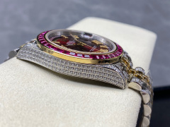 Rolex punta sui beni di grandi fabbriche