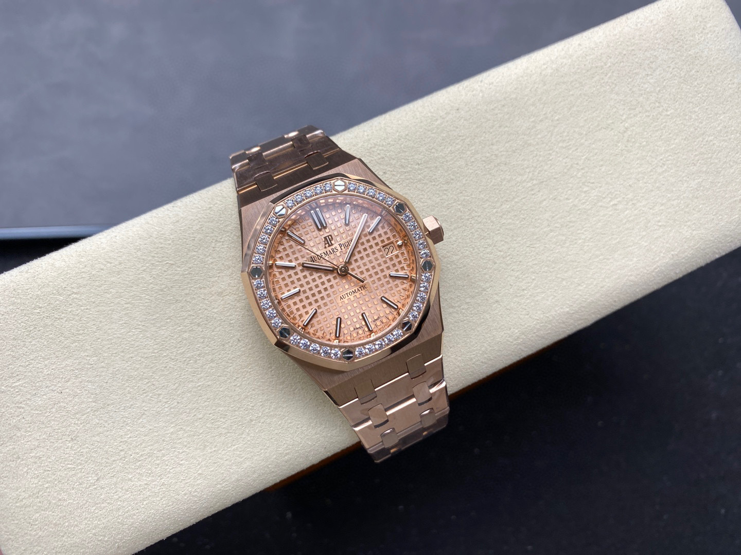 Audemars Piguet si concentra sui grandi beni di fabbrica