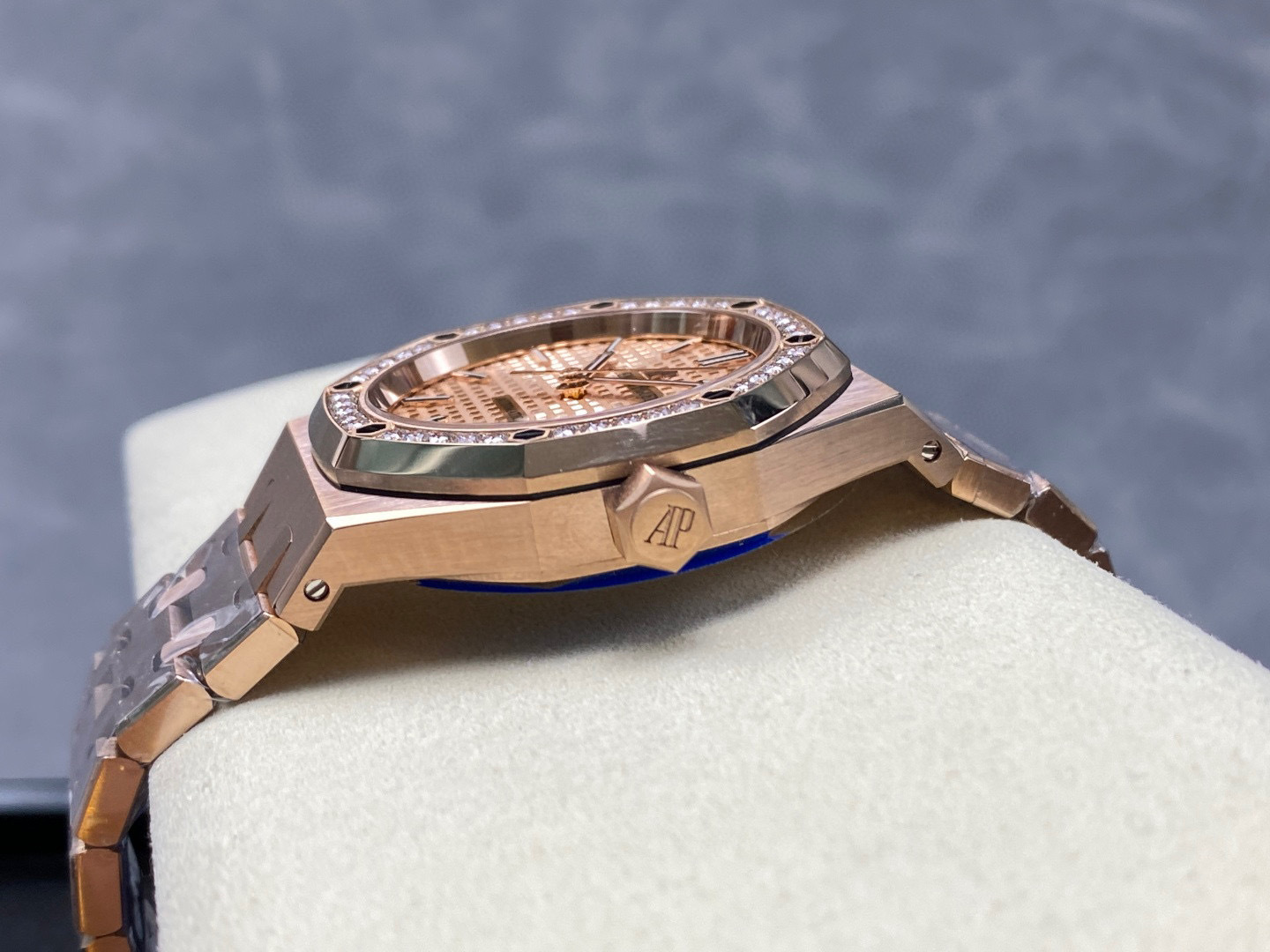 Audemars Piguet si concentra sui grandi beni di fabbrica