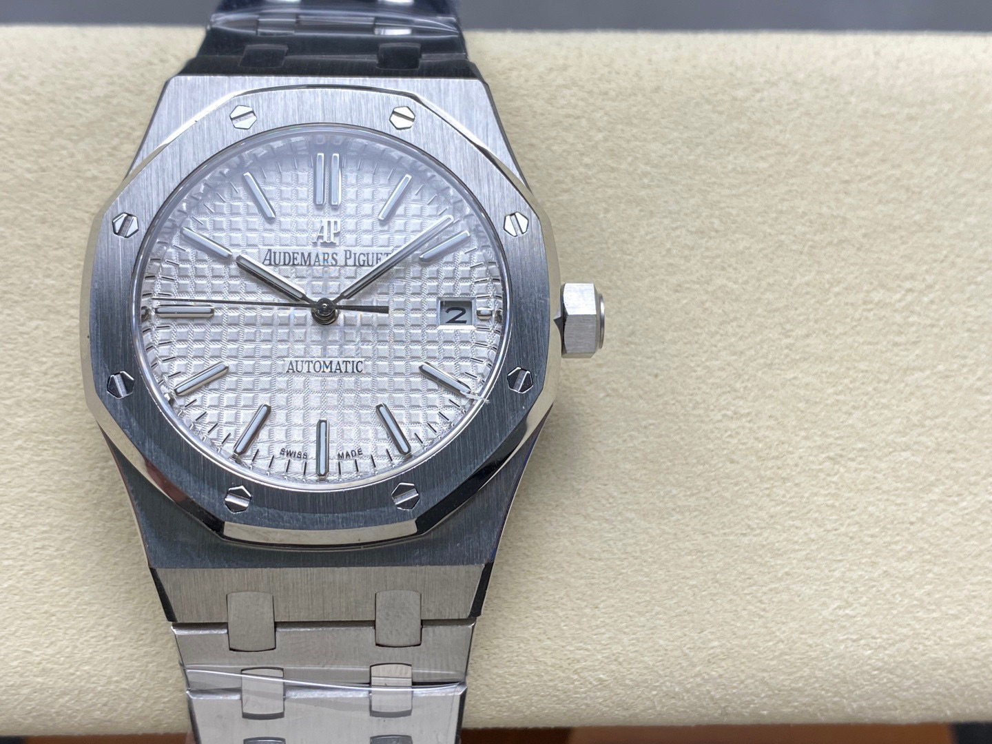 Audemars Piguet si concentra sui grandi beni di fabbrica