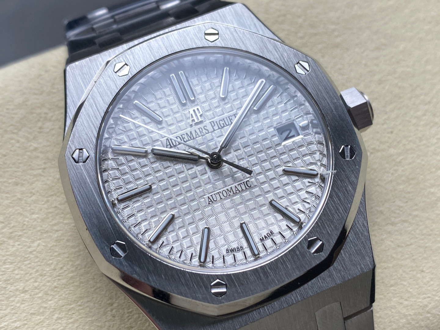 Audemars Piguet si concentra sui grandi beni di fabbrica