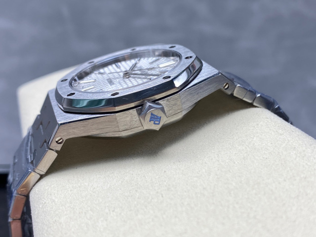 Audemars Piguet si concentra sui grandi beni di fabbrica