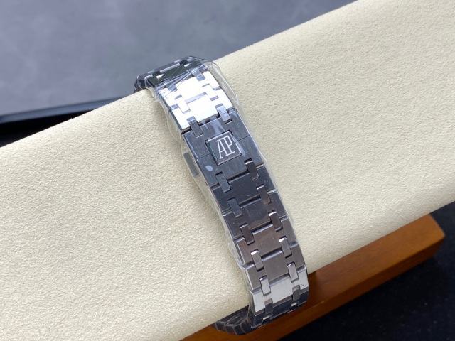Audemars Piguet si concentra sui grandi beni di fabbrica