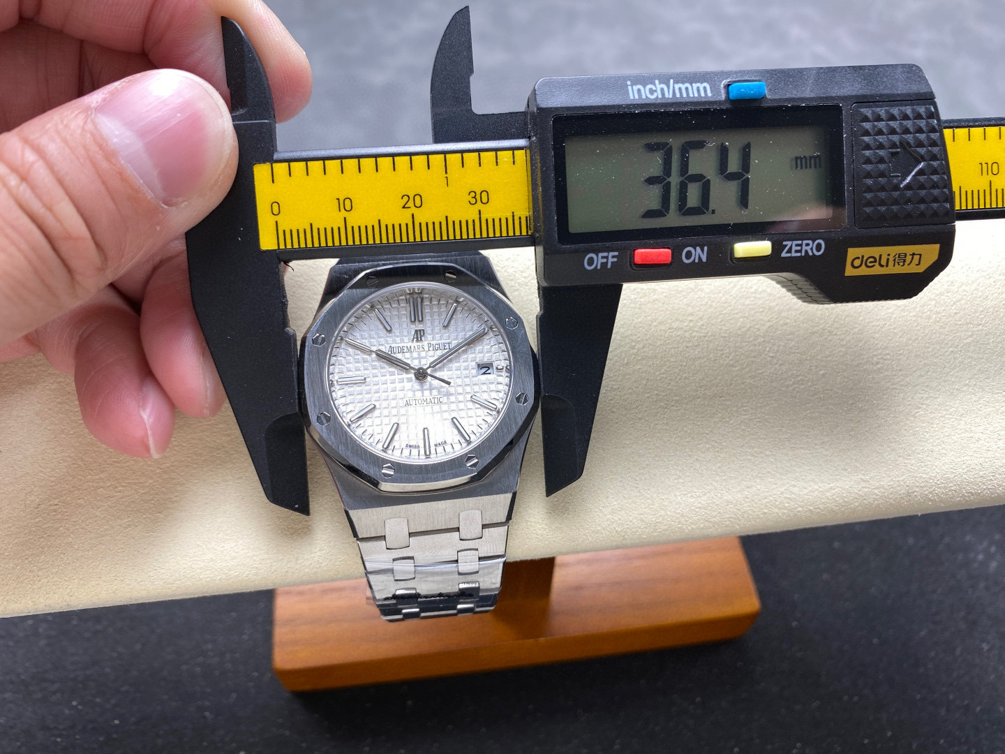 Audemars Piguet si concentra sui grandi beni di fabbrica