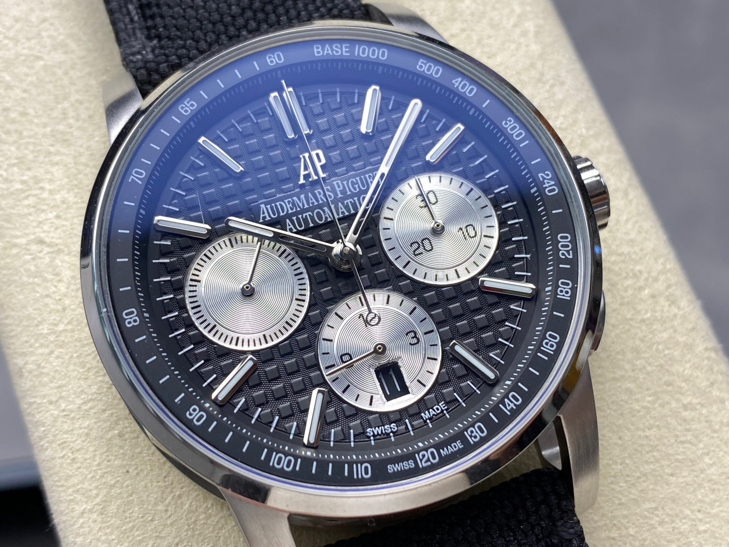 Audemars Piguet Fokus pada barangan kilang besar