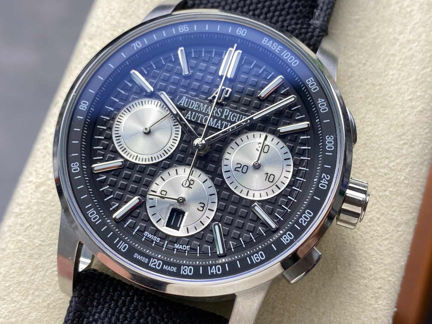 Audemars Piguet Fokus pada barangan kilang besar