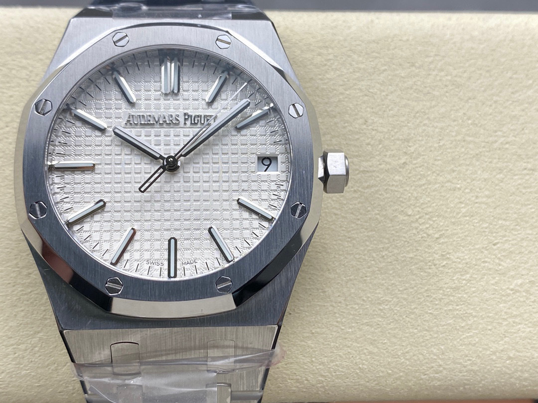 Audemars Piguet si concentra sui grandi beni di fabbrica