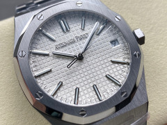Audemars Piguet si concentra sui grandi beni di fabbrica