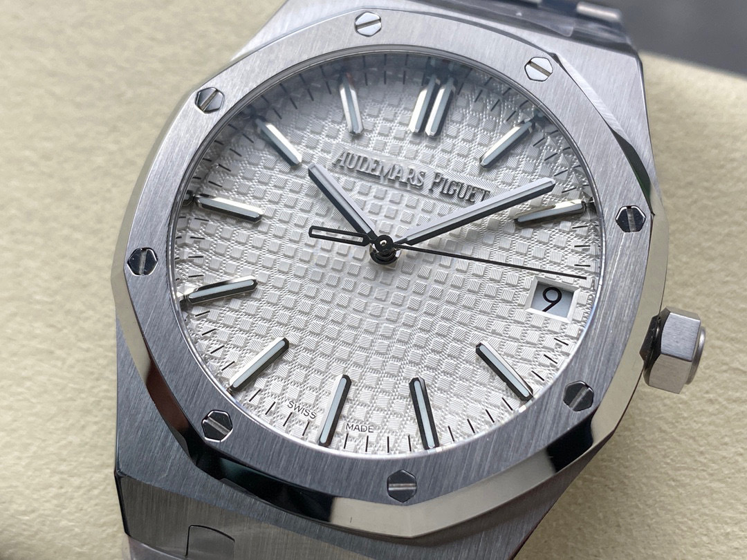Audemars Piguet si concentra sui grandi beni di fabbrica