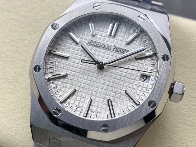 Audemars Piguet si concentra sui grandi beni di fabbrica