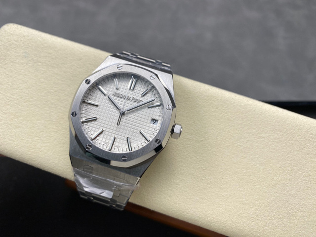 Audemars Piguet si concentra sui grandi beni di fabbrica