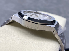 Audemars Piguet si concentra sui grandi beni di fabbrica