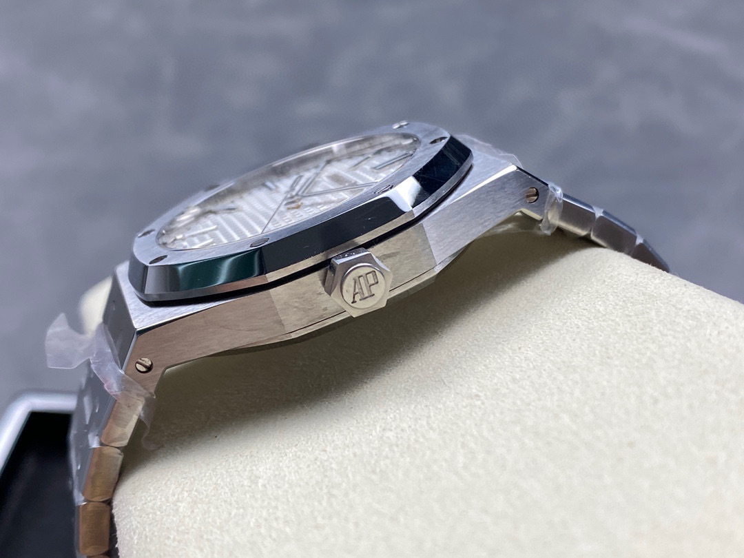 Audemars Piguet si concentra sui grandi beni di fabbrica