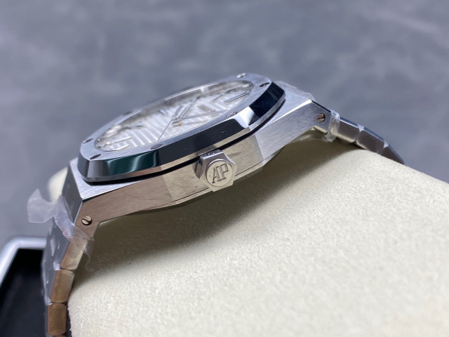 Audemars Piguet si concentra sui grandi beni di fabbrica