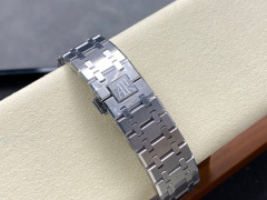 Audemars Piguet si concentra sui grandi beni di fabbrica
