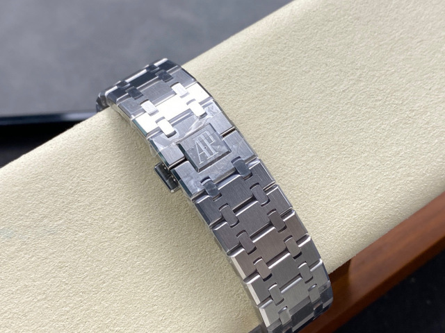 Audemars Piguet si concentra sui grandi beni di fabbrica
