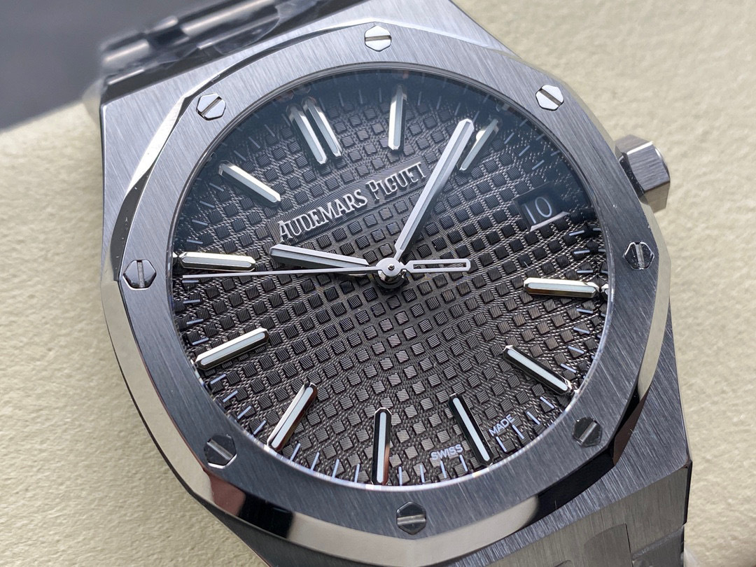 Audemars Piguet si concentra sui grandi beni di fabbrica