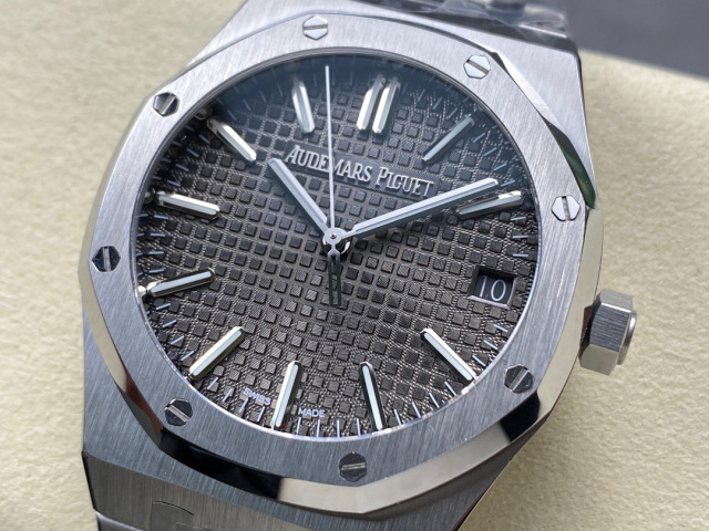 Audemars Piguet si concentra sui grandi beni di fabbrica