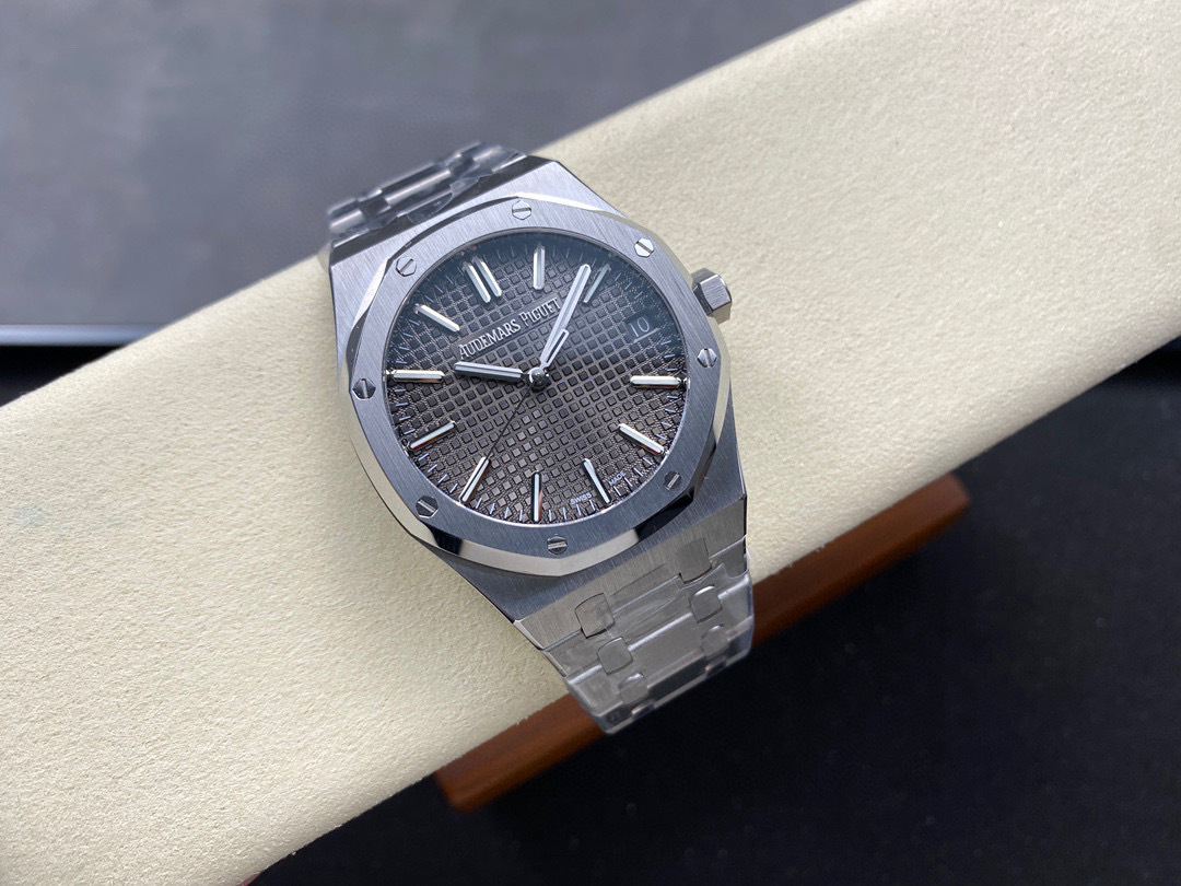 Audemars Piguet si concentra sui grandi beni di fabbrica