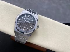 Audemars Piguet si concentra sui grandi beni di fabbrica