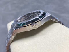 Audemars Piguet si concentra sui grandi beni di fabbrica