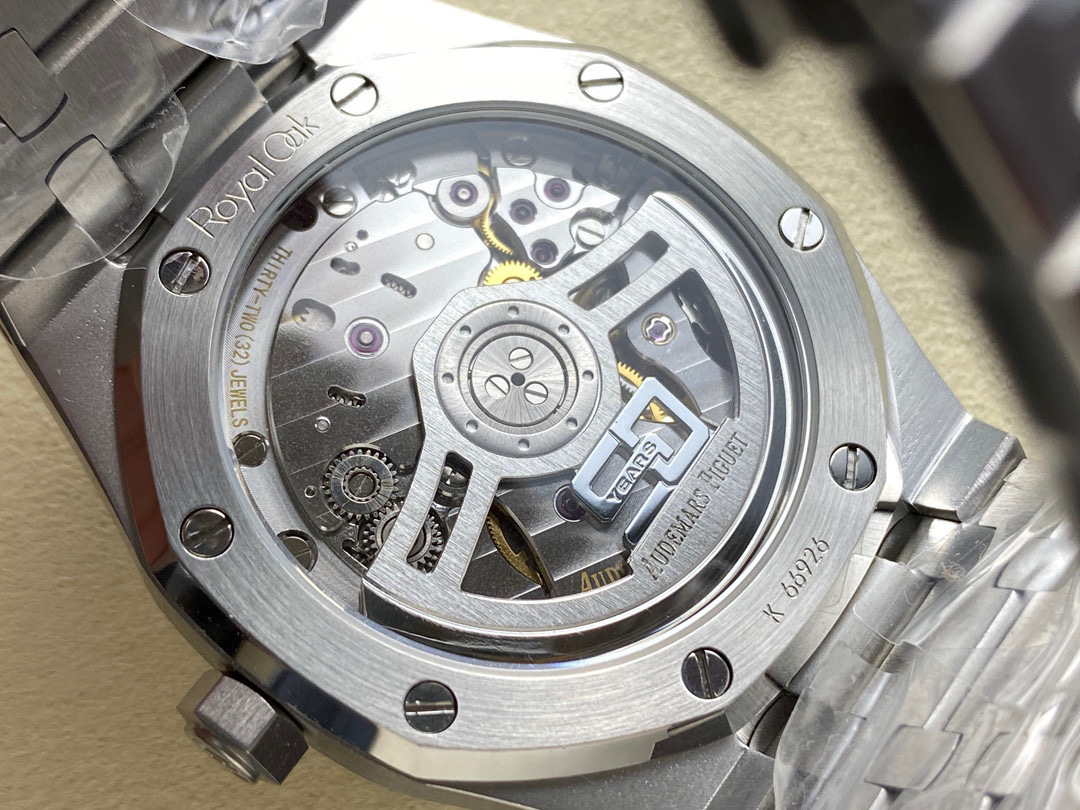 Audemars Piguet si concentra sui grandi beni di fabbrica