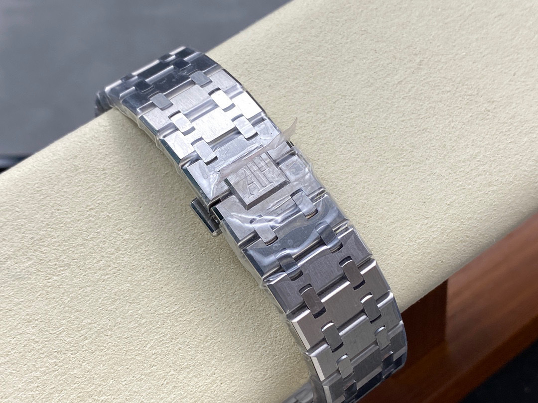 Audemars Piguet si concentra sui grandi beni di fabbrica