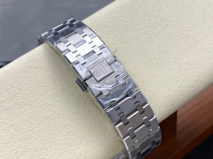 Audemars Piguet si concentra sui grandi beni di fabbrica