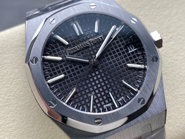 Audemars Piguet si concentra sui grandi beni di fabbrica