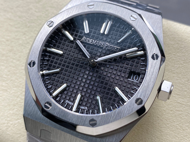 Audemars Piguet si concentra sui grandi beni di fabbrica